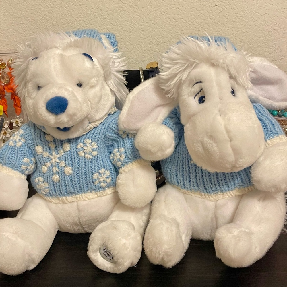 limited-edition Disney Holiday Collection plush set